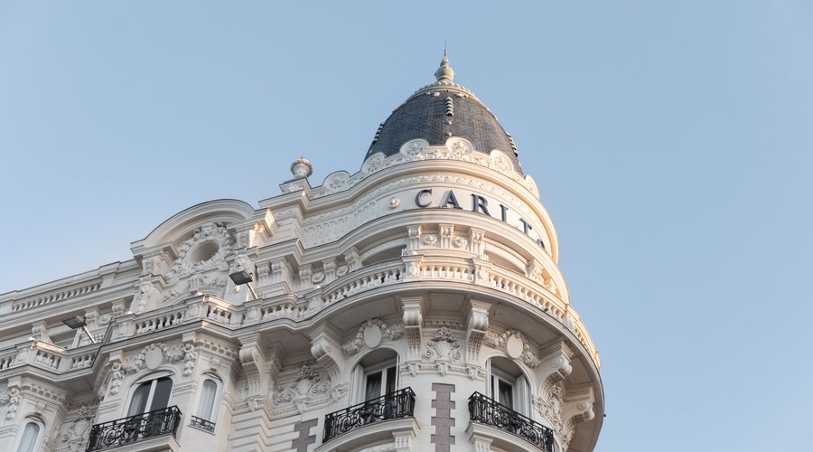 L’iconique Carlton Cannes écrit un nouveau chapitre de son histoire et ferme temporairement ses portes