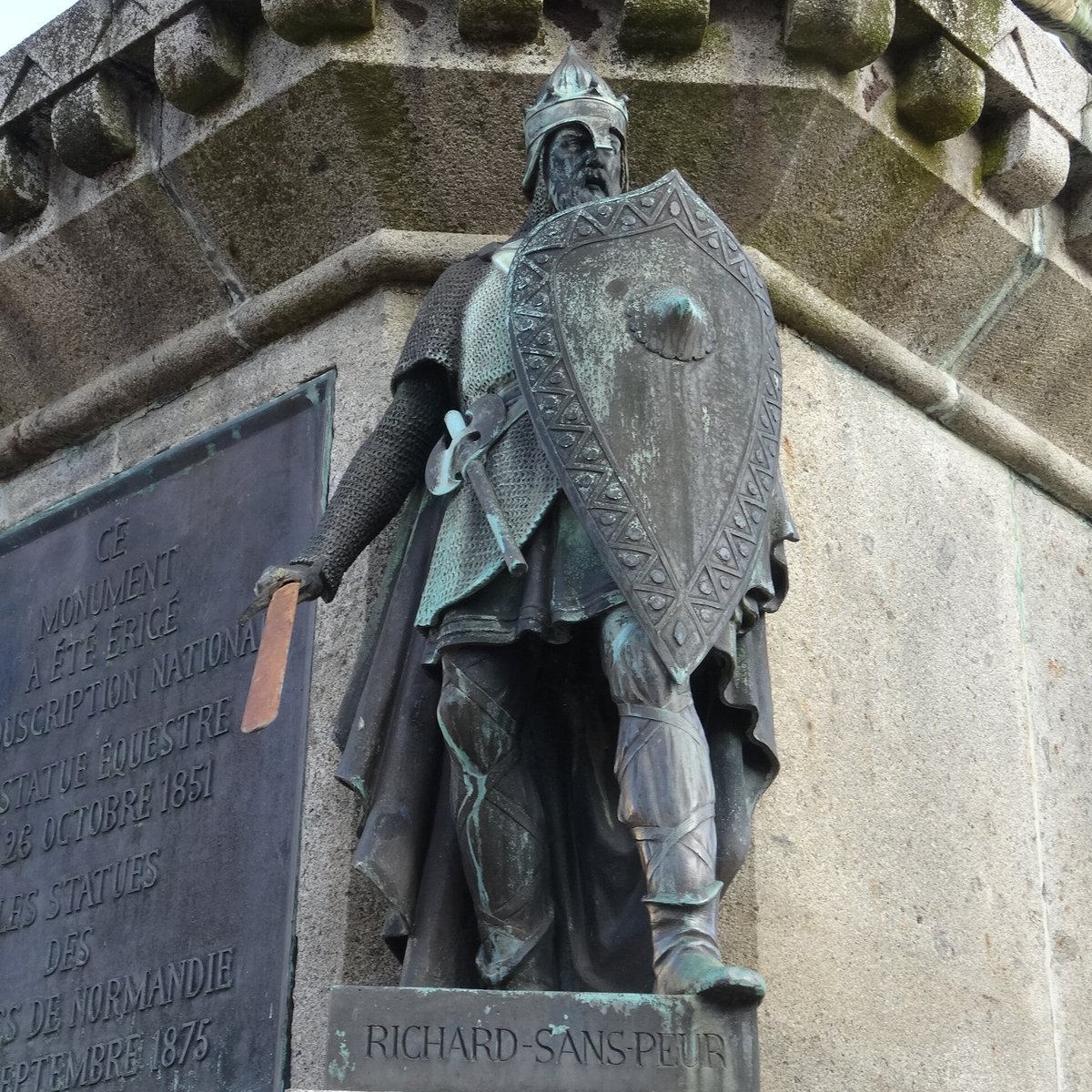 Statue Équestre de Guillaume-le-Conquérant (Falaise): UPDATED 2021 All ...