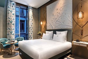 HOTEL MONTAIGNE - Updated 2023 Prices & Reviews (Paris, France)
