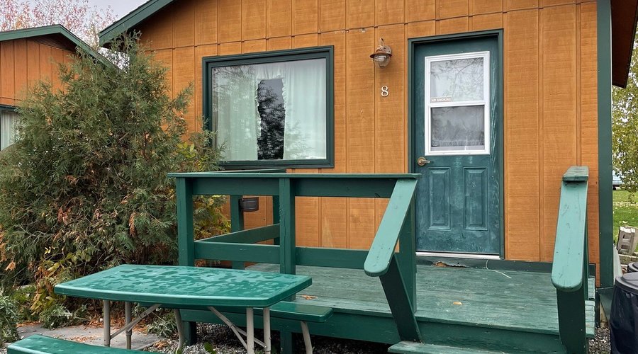 Cabin #8 was cozy & clean.