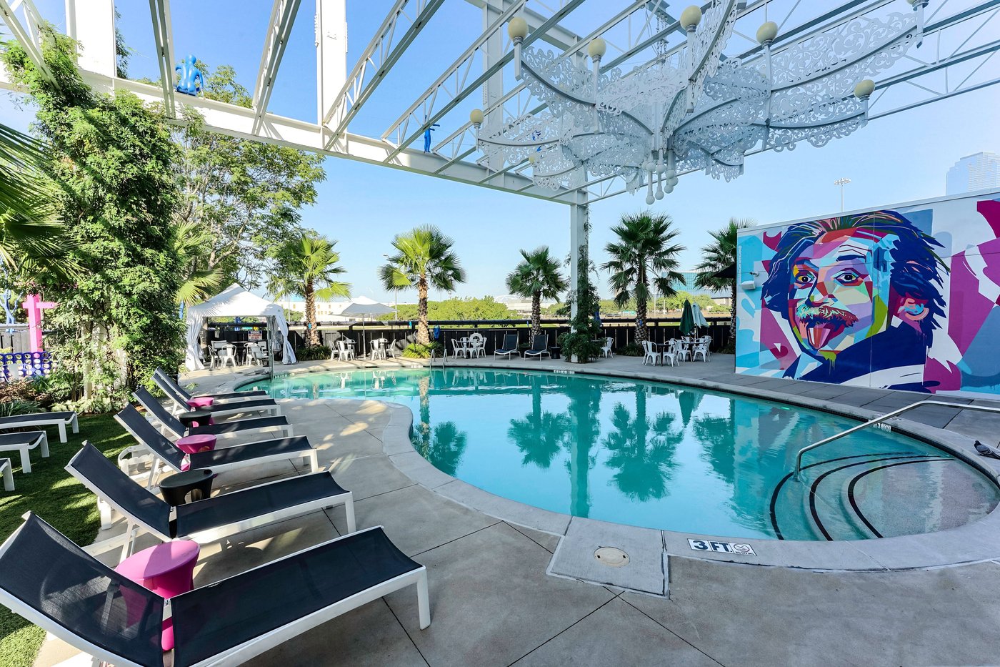 Lorenzo Hotel Dallas, Tapestry Collection by Hilton Pool: Pictures ...