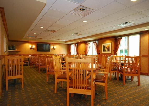 Hotel photo 44 of Econo Lodge Riverside.