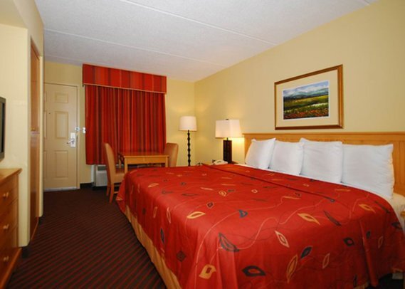 Hotel photo 36 of Econo Lodge Riverside.