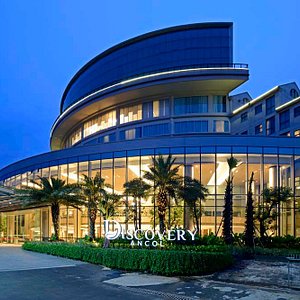 Discovery Ancol in Jakarta, image may contain: Office Building, Convention Center, City, Urban
