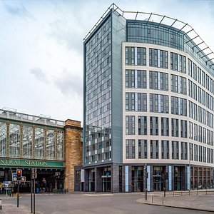 Motel One Glasgow is located in the heart of the vibrant city of Glasgow, right next to Glasgow Central Train Station.