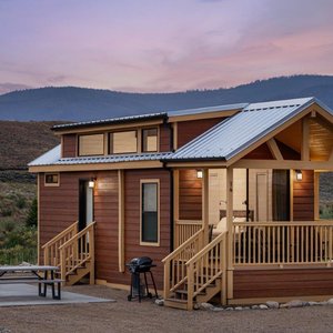 Bearclaw Cabin has two bedrooms and sleeps up to 6 guests. 