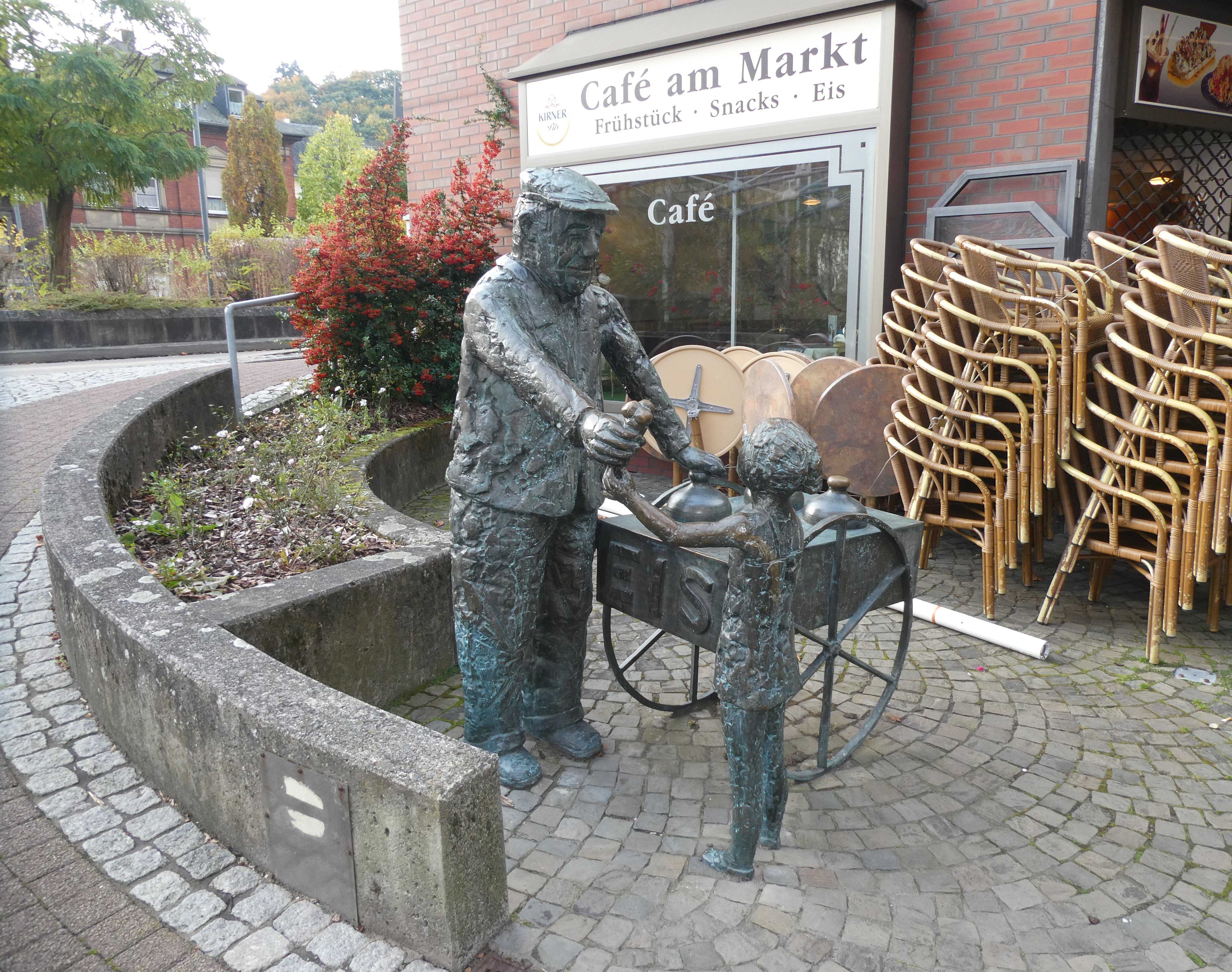 Statue ''eismann Lorenzo'' (Idar-Oberstein) - 2022 Alles Wat U Moet ...