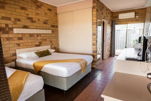 Room & Suite