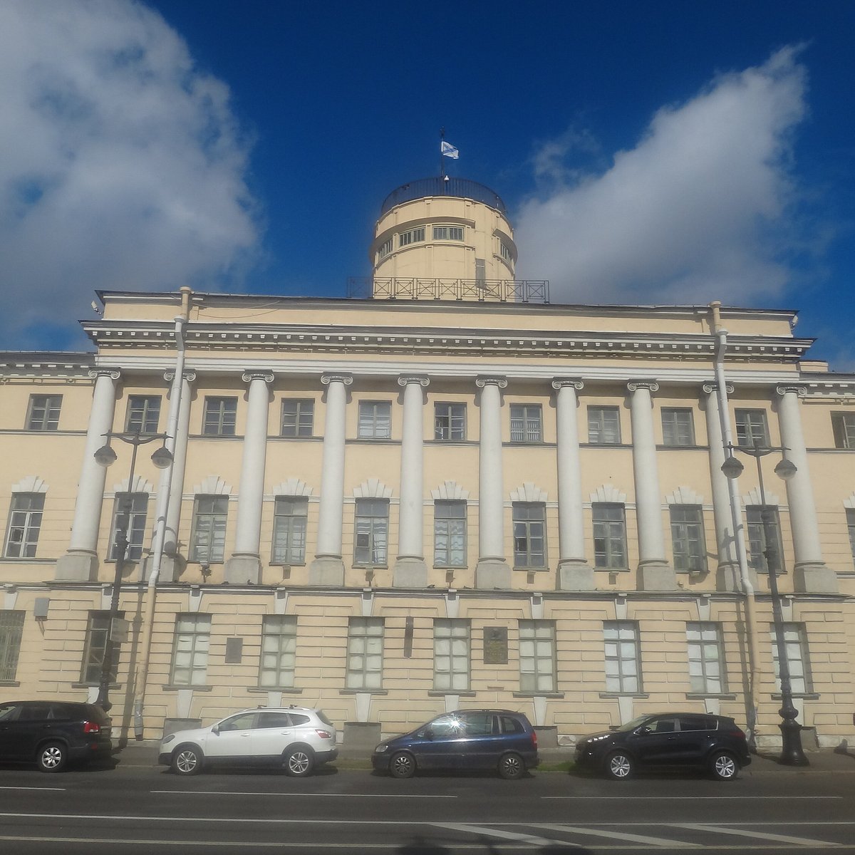 Служба в инженерном корпусе в санкт петербурге. Набережная лейтенанта Шмидта кадетский корпус. Набережная лейтенанта Шмидта 3. Здание морского кадетского корпуса (1796-1798 гг.). Набережная лейтенанта Шмидта 45 что за здание.