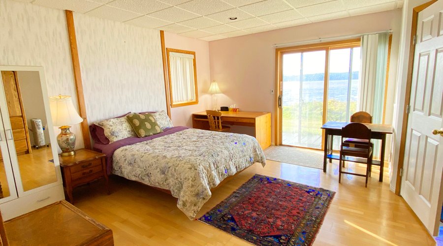 Room 5 - Flickers Hideaway with a view onto Masset Inlet