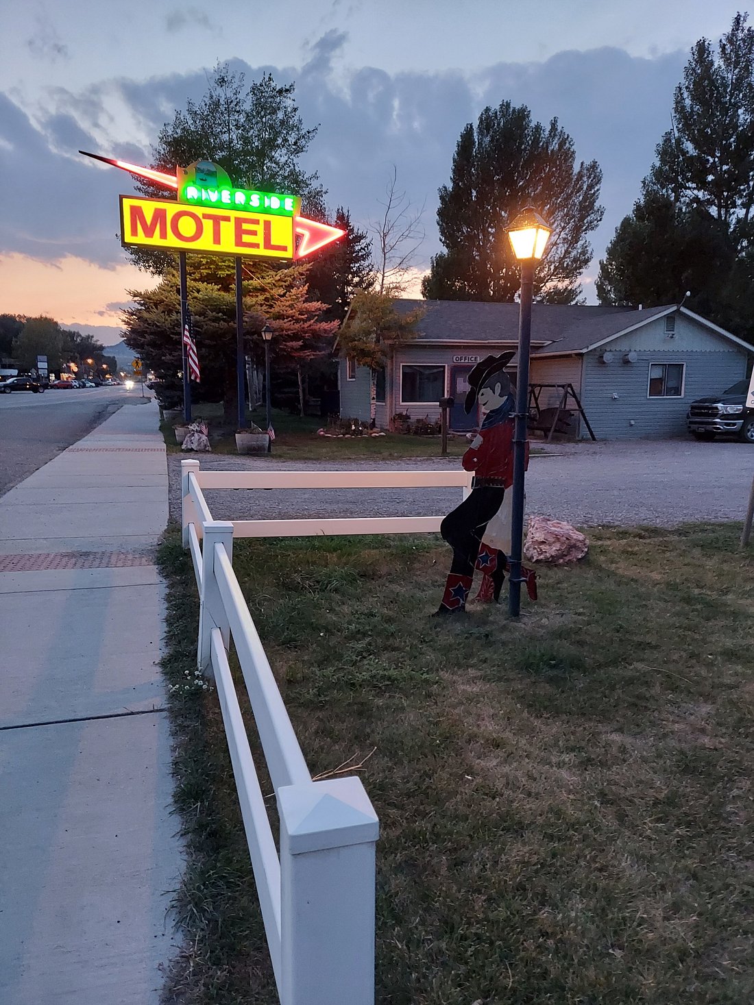 Riverside Motel - Ennis, Montana