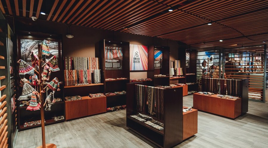 Find the finest hand-woven textiles here.