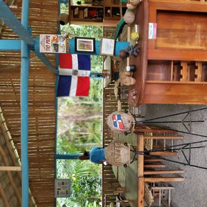 Un paraíso escondido, con un persona super conocedora de el eco turismo y la flora Dominicana.   Este lugar debe de crecer mucho más pues tienes demasiado que dar..   Pasamos un tiempo fenomenal  gracias Pepe  te veremos muy pronto de nuevo.