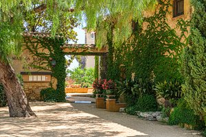 Hotel Mas la Boella in Tarragona, image may contain: Villa, Garden, Hacienda, Backyard