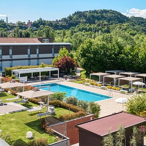 Golf Hotel Vicenza con piscina esterna e vista sui Colli Berici.