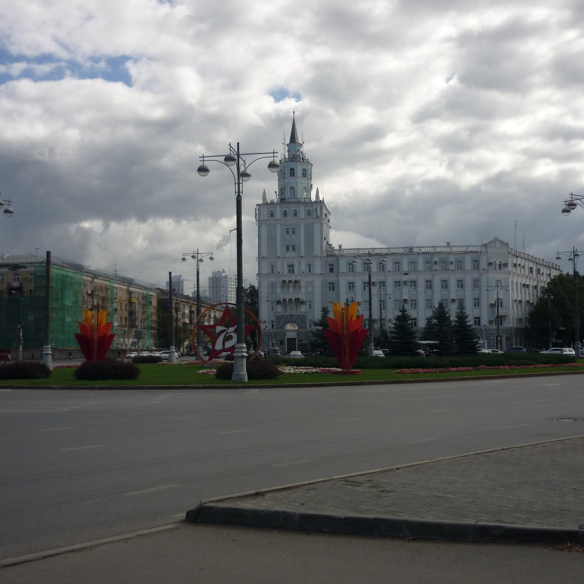 Площадь перми. Комсомольская площадь Пермь. Красная площадь Пермь.