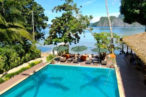 Pool & Beach