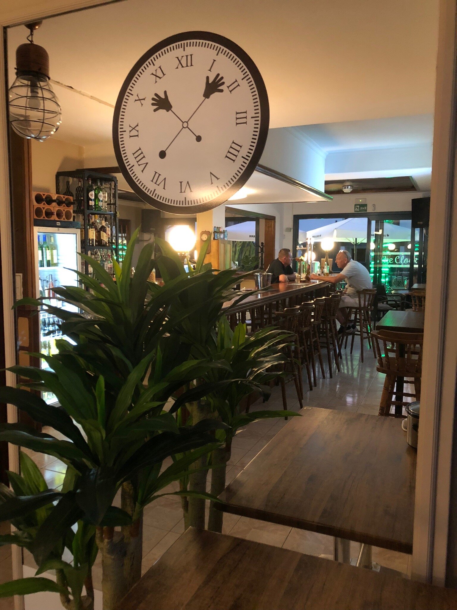 The shop clock bar