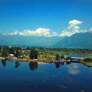 Dilshad Houseboats in Srinagar, image may contain: Nature, Outdoors, Cloud, Lake