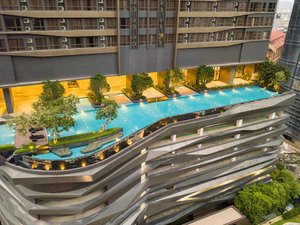 8 Kia Peng Suites in Kuala Lumpur, image may contain: Pool, Hotel, City, Condo