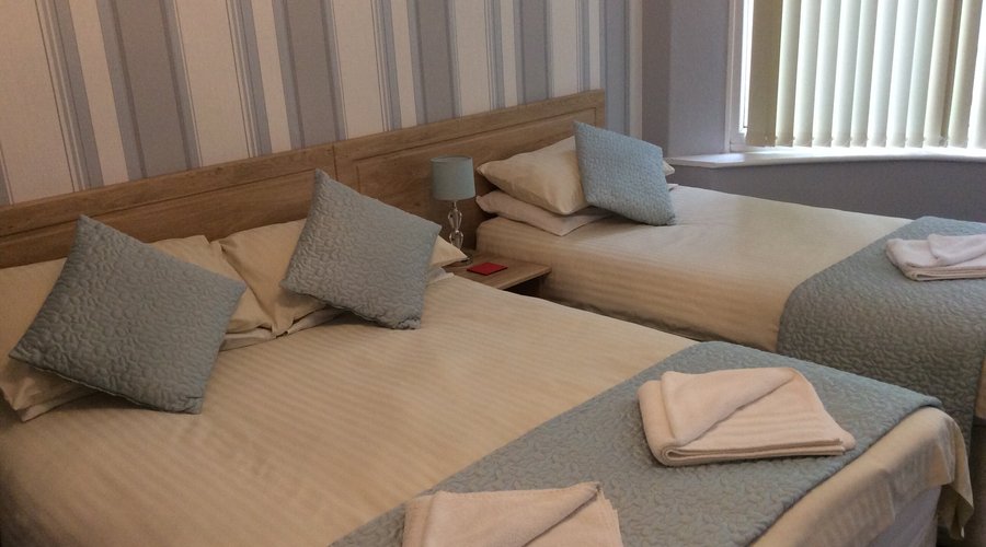 BEAUCLIFFE CONTINENTAL - Prices & Guest house Reviews (Blackpool, England)