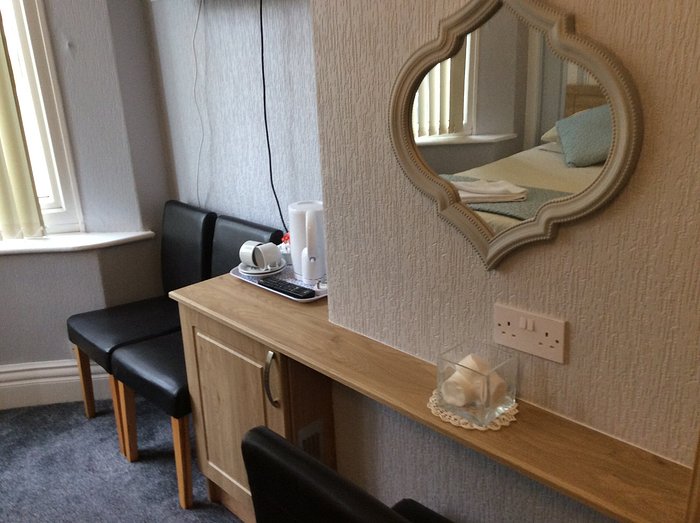 BEAUCLIFFE CONTINENTAL (Blackpool) - Guesthouse Reviews, Photos, Rate