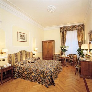 Hotel Cellini in Rome, image may contain: Bed, Furniture, Lamp, Home Decor