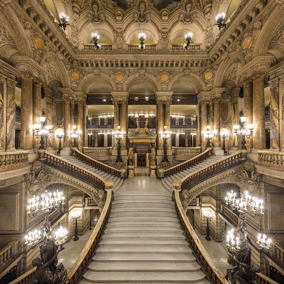 Концертные залы парижа. Опера Гарнье, Париж, Франция. Опера Гарнье парадная лестница. Гранд опера в Париже. Театр Гарнье в Париже.