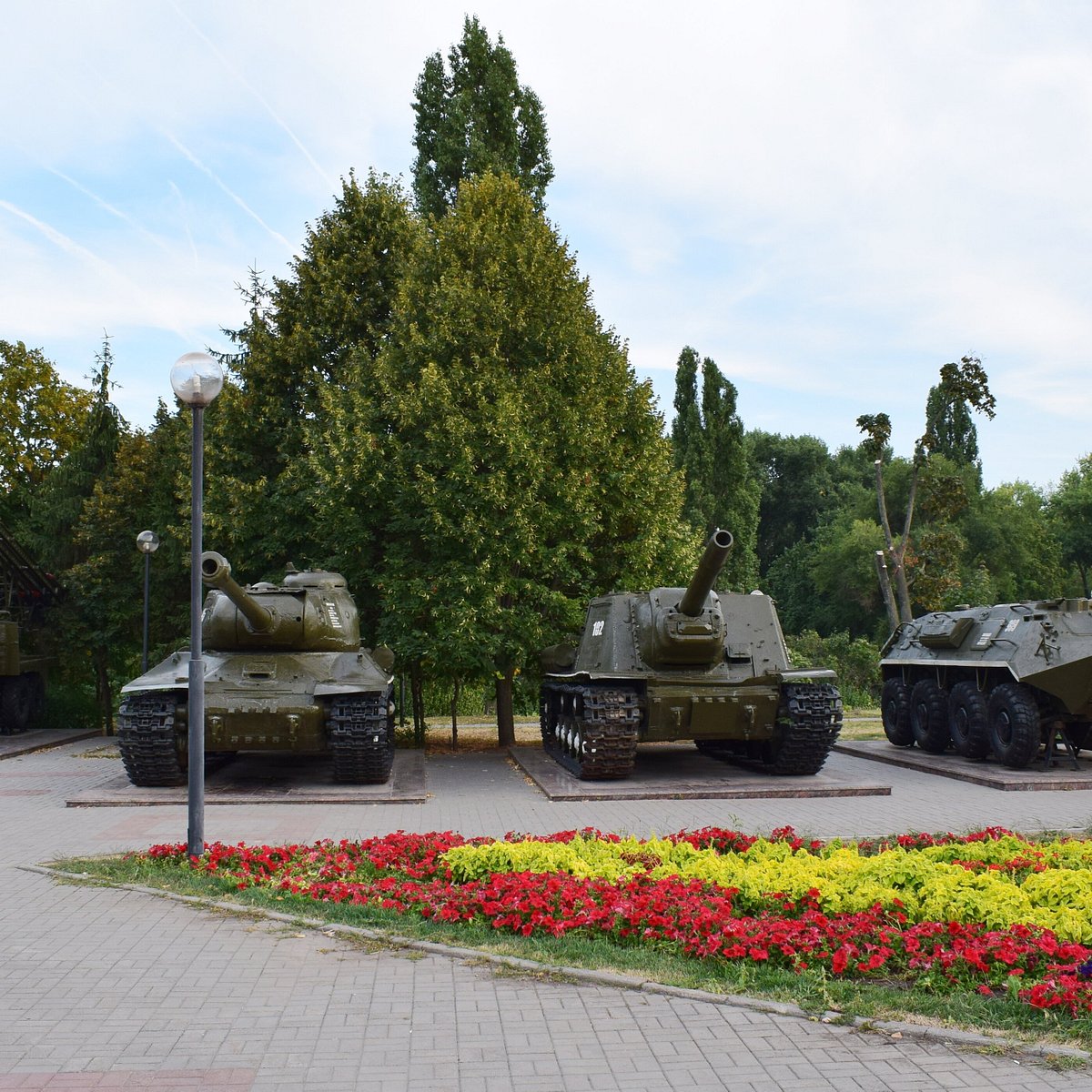 Парк патриотов воронеж. Парк патриотов Воронеж памятники. Парк патриотов Воронеж фото. Воронеж парк Победы военной техники. Фото парка патриотов в Воронеже.