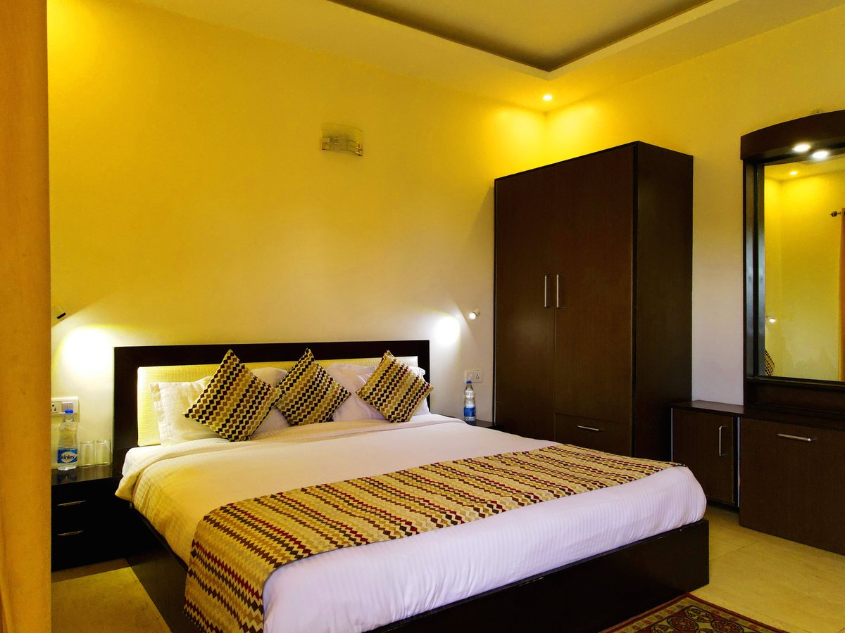 Hotel Chandra Inn Rooms: Pictures & Reviews - Tripadvisor