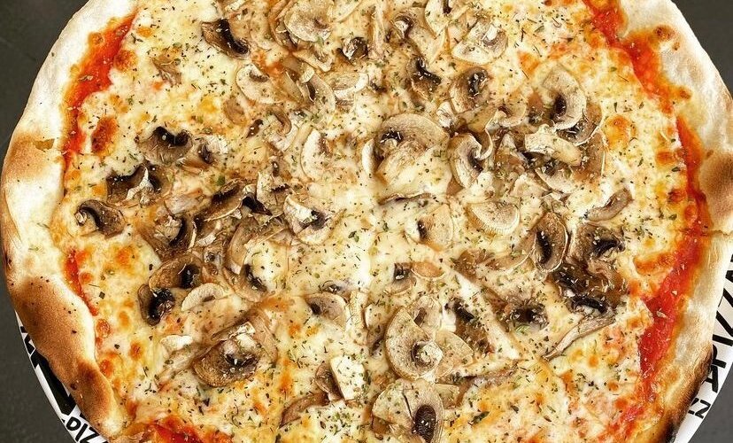 Pizza Pádel com extra de cogumelos