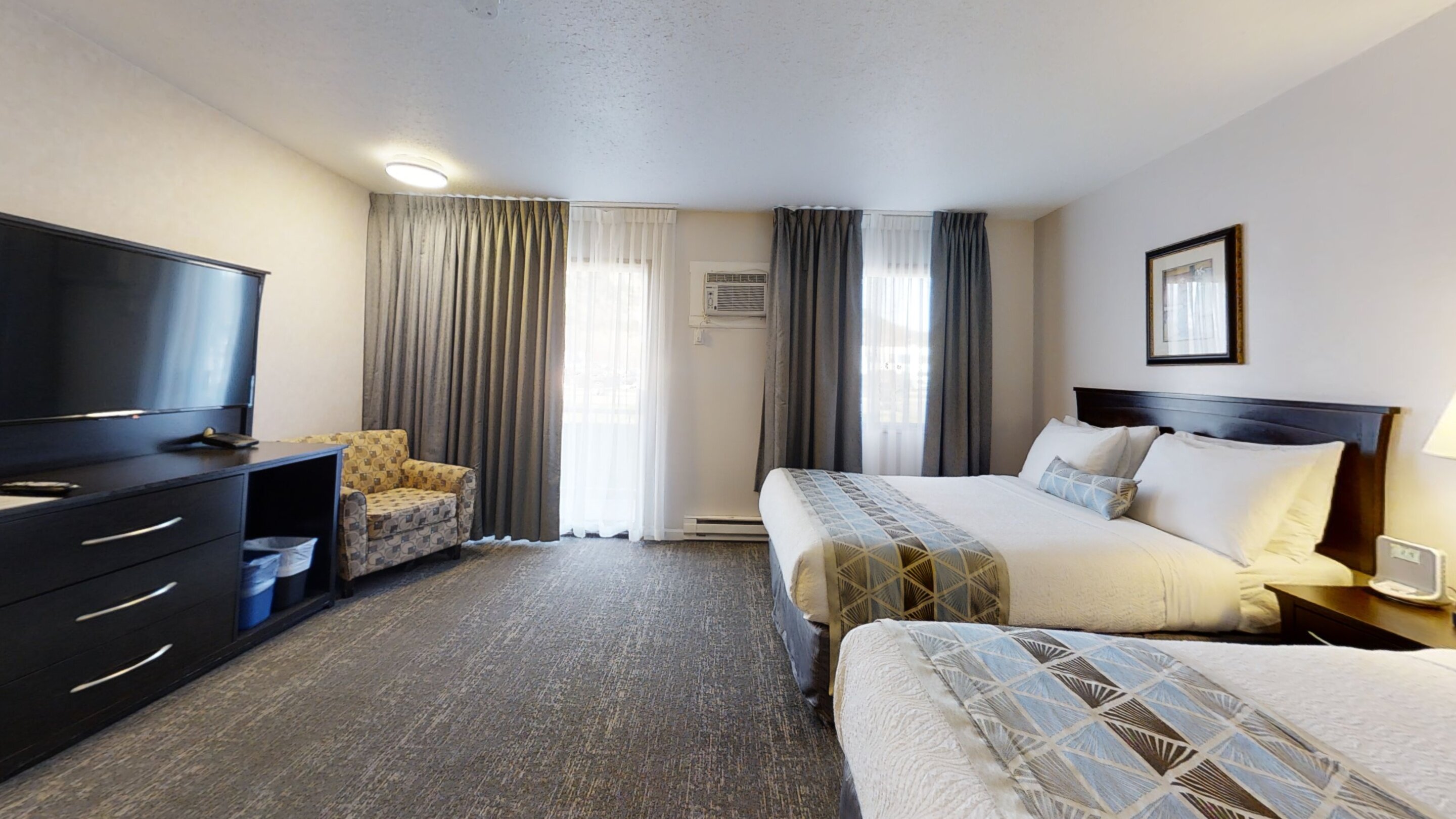 DILWORTH INN Reviews Kelowna Okanagan Valley Canada   2 Queen Room 