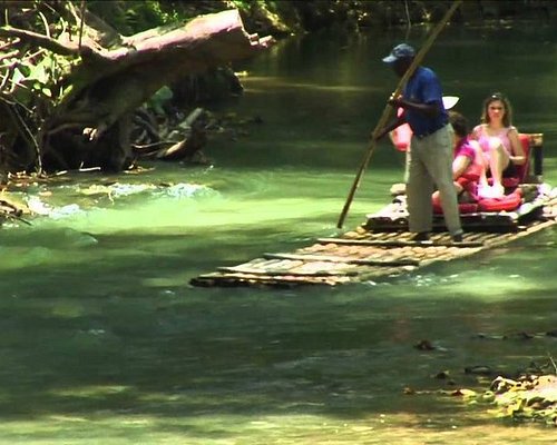Popular Attractions Along the Way