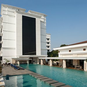 The Papandayan in Bandung, image may contain: Villa, Pool, Water, Swimming Pool