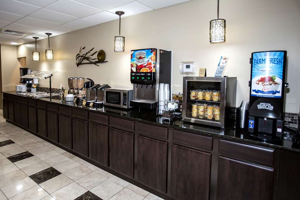 Hotel photo 4 of Best Western Plus Ambassador Suites Venice.