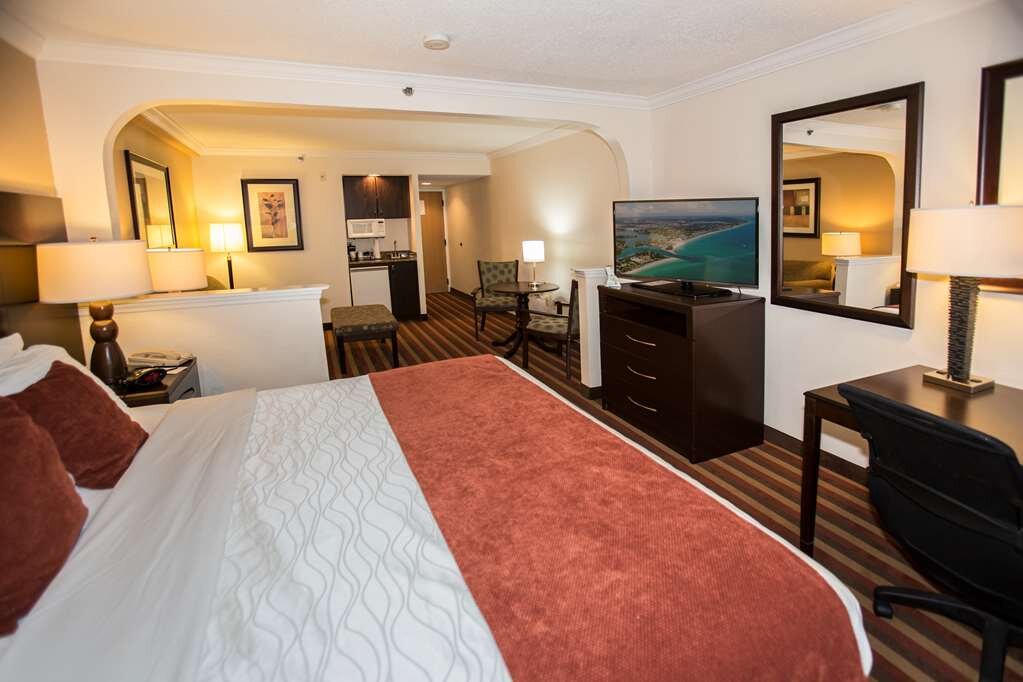Hotel photo 9 of Best Western Plus Ambassador Suites Venice.