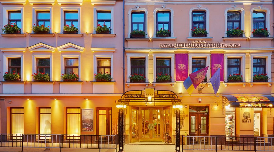 The Swiss hotel'smain entrance