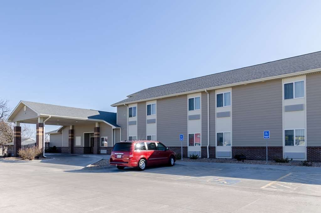 PARK VIEW INN & SUITES - Updated 2023 Prices (Hoisington, KS)