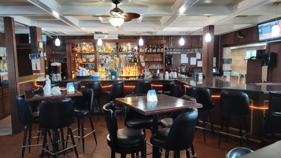 Riviera Bar and Grill