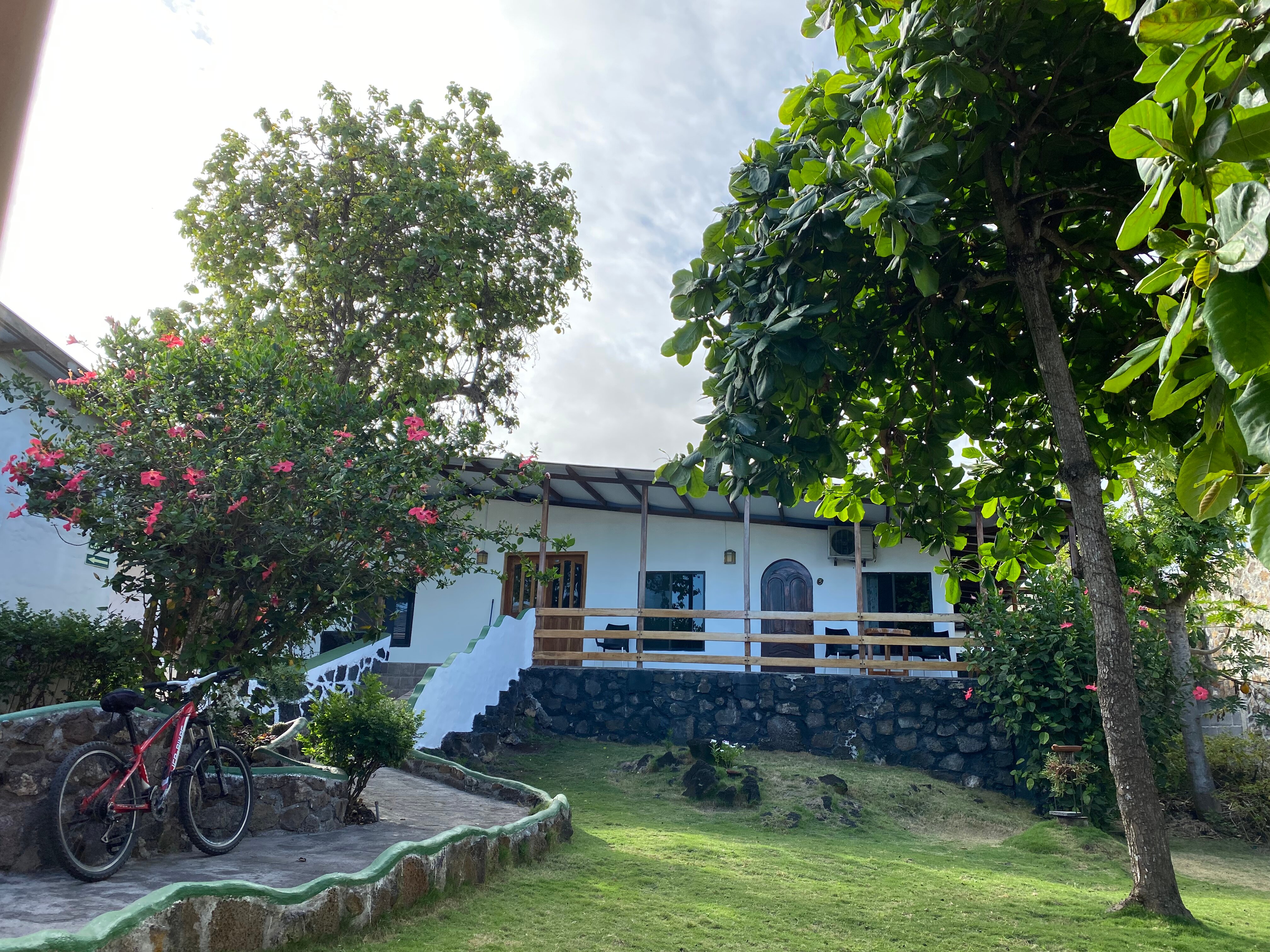 LA PEREGRINA GALAPAGOS B&B (Galapagos Islands/Puerto Ayora, Santa Cruz ...