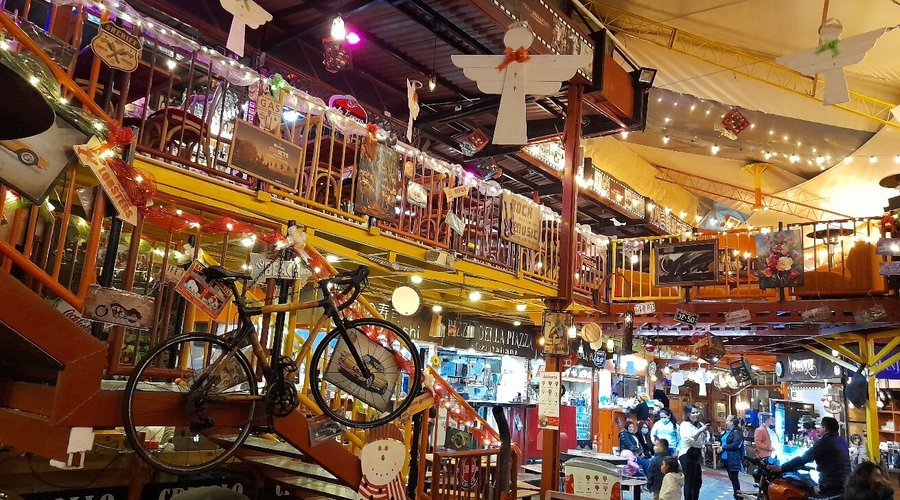 Deliciosa la comida, gran variedad en un solo lugar, música en vivo, muy buen plan en familia,  la ambientación del lugar magnífica. La atención es súper muy recomendado nos atención jose y fue muy atento.