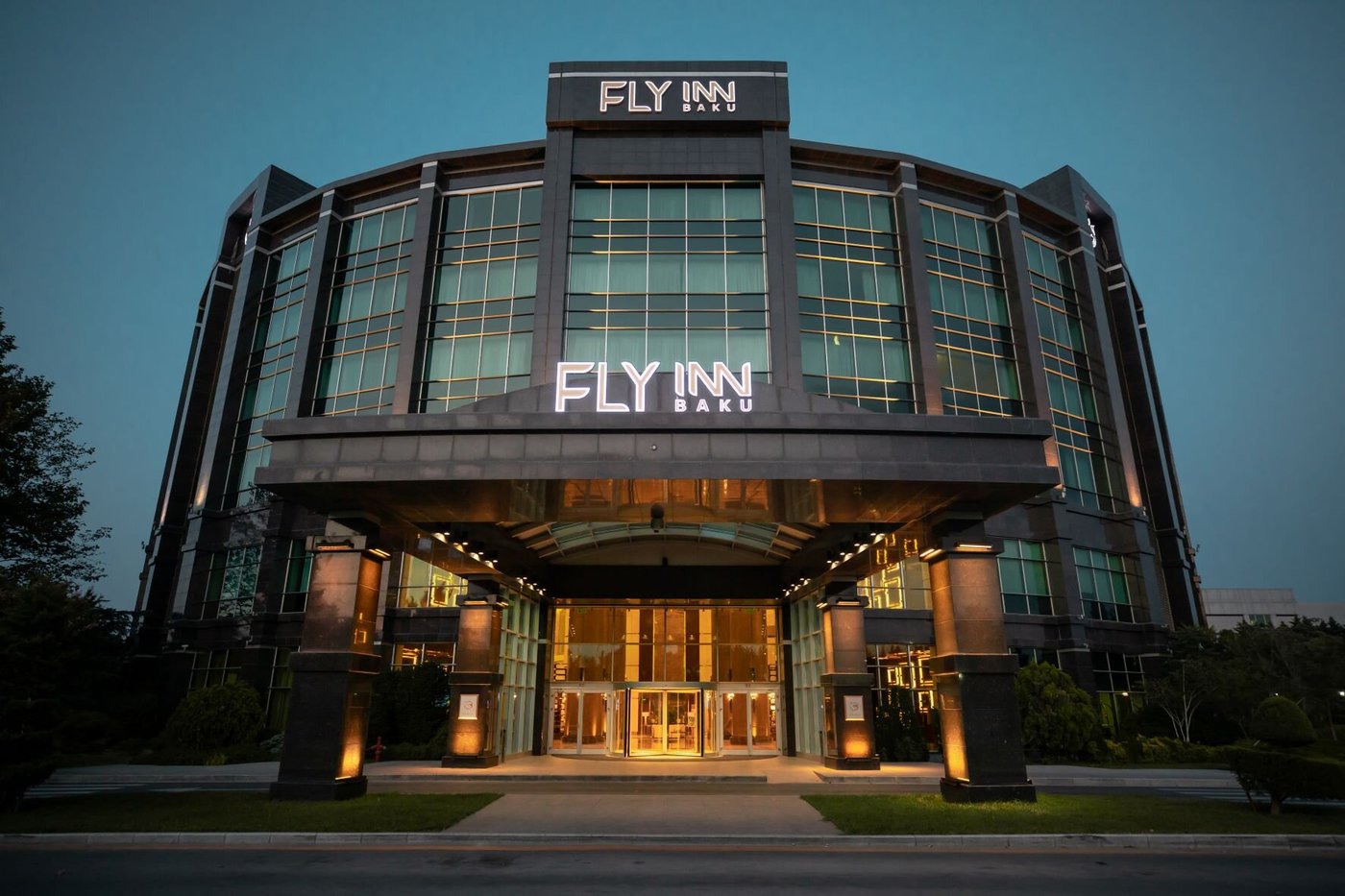 Hotel baku. Fly Inn Baku. Баку Flyinn отель. Баку гостиница Флай тауар. Отель Флай ИНН Баку.