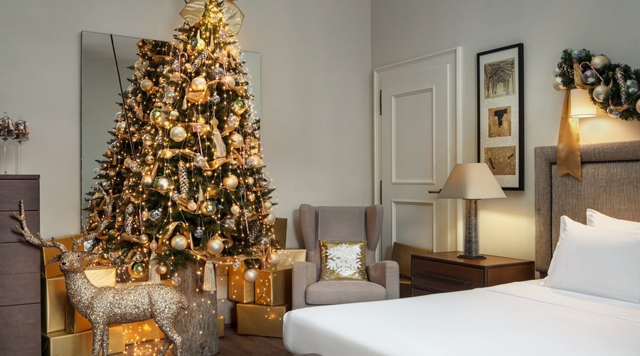 Enjoy the sparkles & opulent decoration of our luminous Christmas room.Christmas. Premium Room amenities:
Christmas delicacies
Christmas present under the tree
Daily breakfast for 2 per room in restaurant
Limousine round-trip airport transfer
Fresh flowers