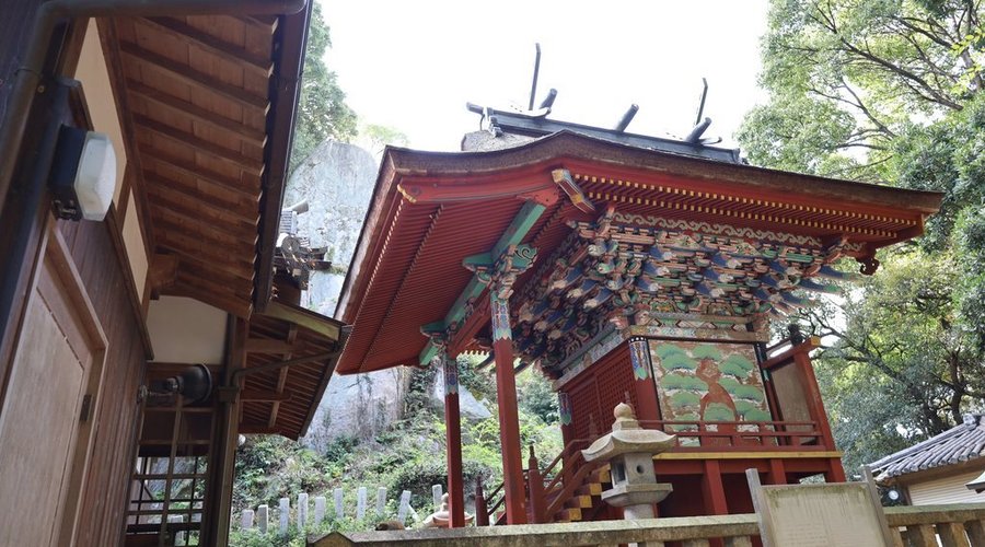 岩上神社