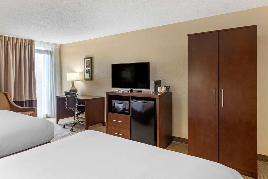 Hotel photo 5 of Comfort Inn & Suites.