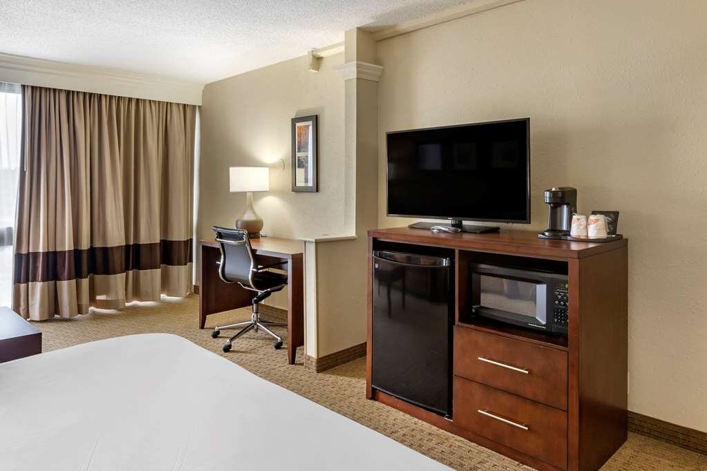 Hotel photo 16 of Comfort Inn & Suites.