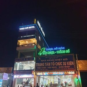 Khách sạn Còn khu phái sau rộng rãi , nhiều loại phòng nhiều mức giá khác nhau cho khách hàng lựa chọn