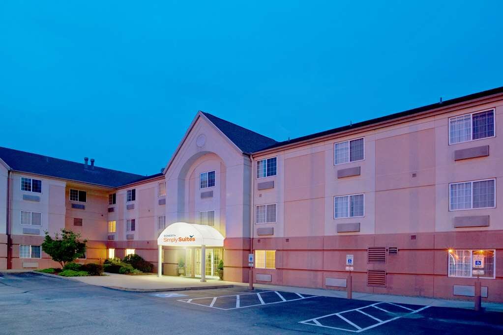 SONESTA SIMPLY SUITES PITTSBURGH AIRPORT 96 1 2 7 Prices   Hotel Exterior 