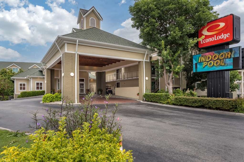 Hotel photo 50 of Econo Lodge Riverside.