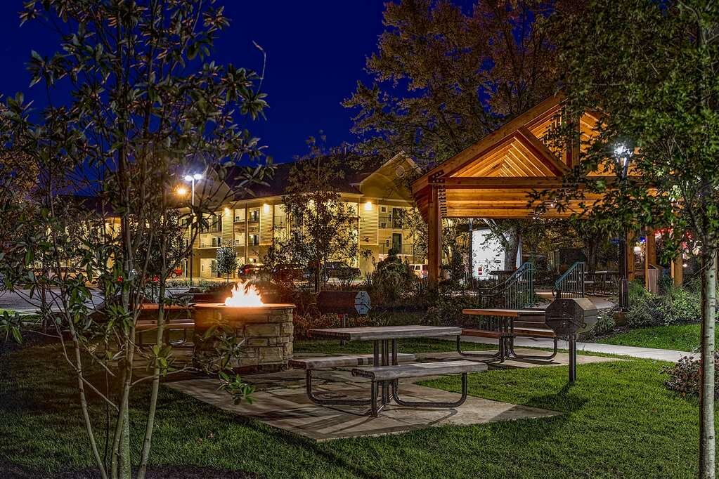 Hotel photo 58 of Econo Lodge Riverside.
